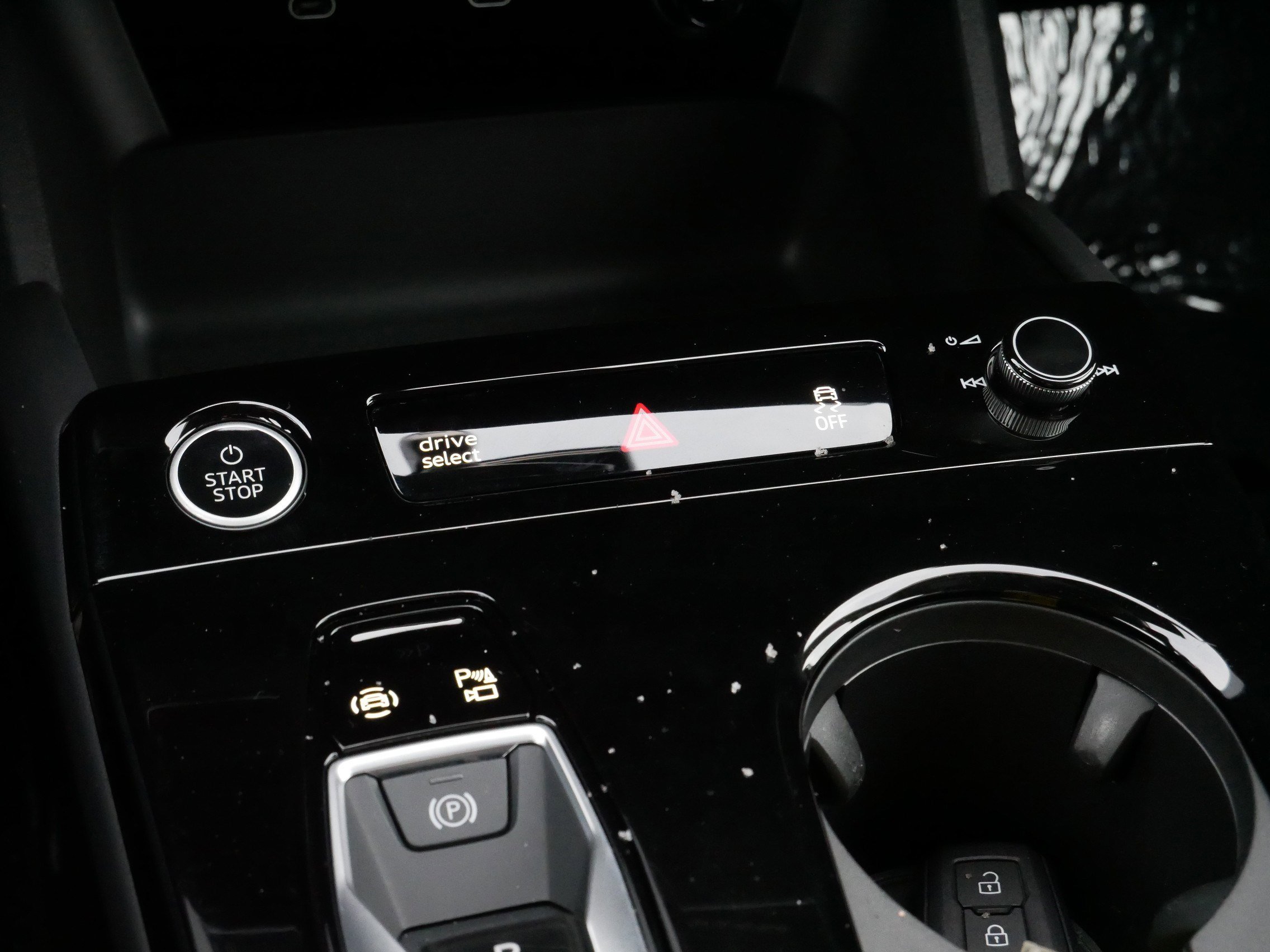 Used 2025 Audi Q6 e-tron Premium Plus w/ Premium Plus image 23