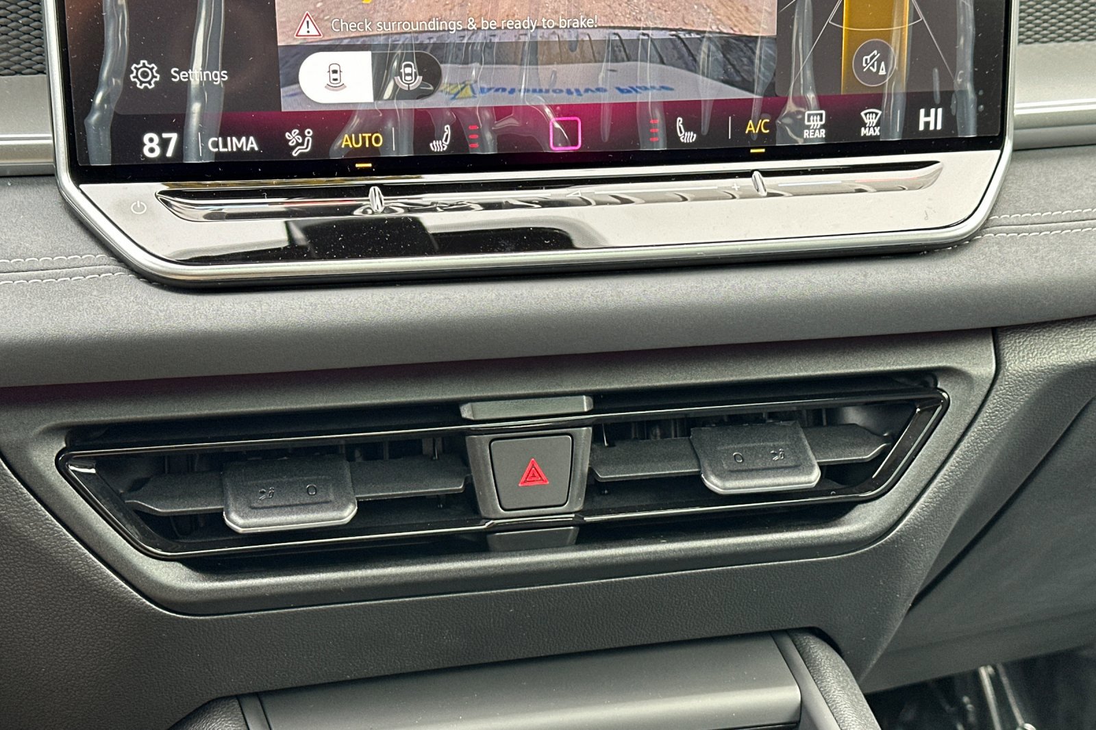 New 2026 Volkswagen Tiguan SE R-Line image 20