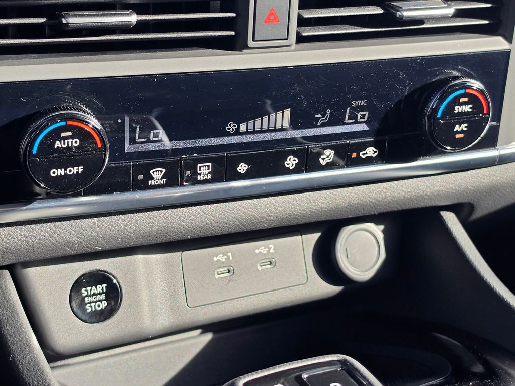 Used 2025 Nissan Rogue SV image 22