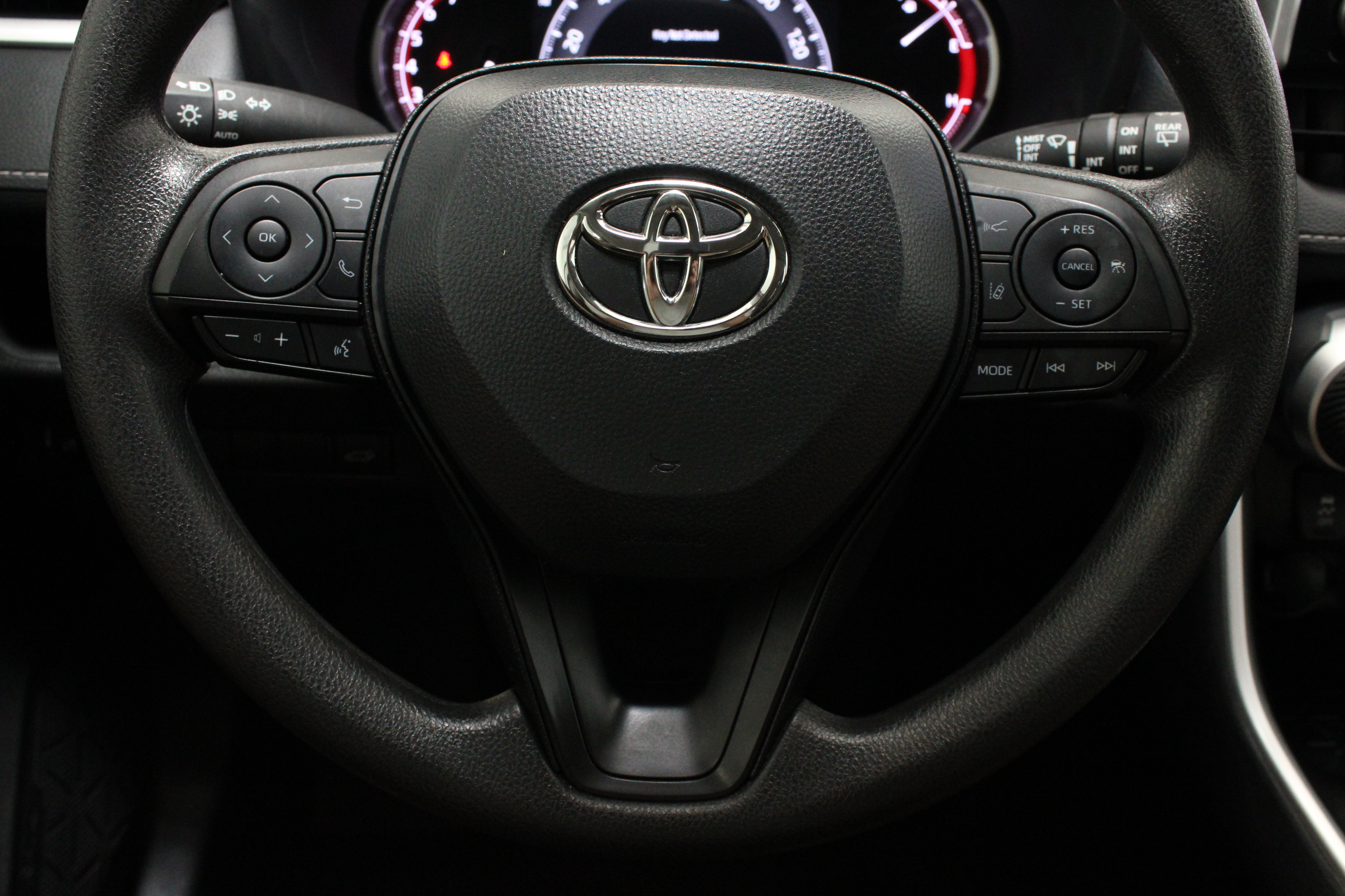 Used 2025 Toyota RAV4 XLE w/ Convenience Package FWD image 24