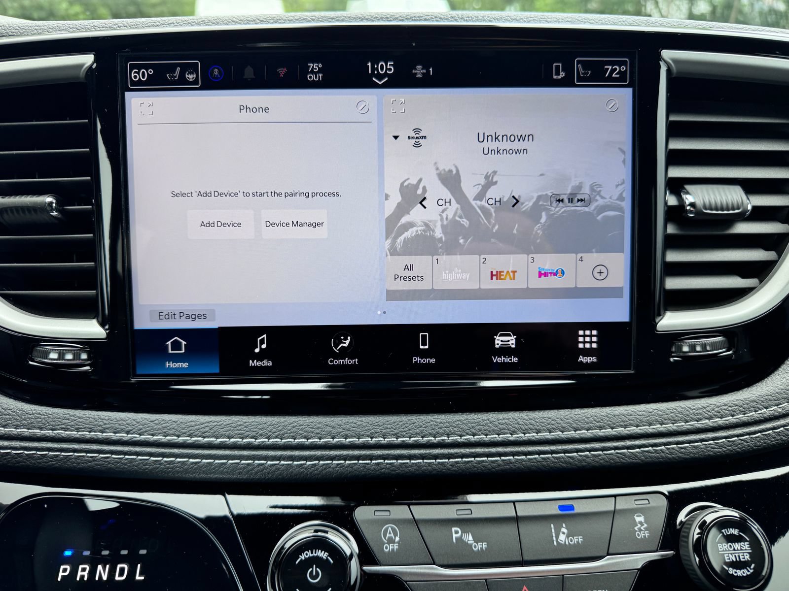 New 2025 Chrysler Pacifica Select AWD/4WD image 17