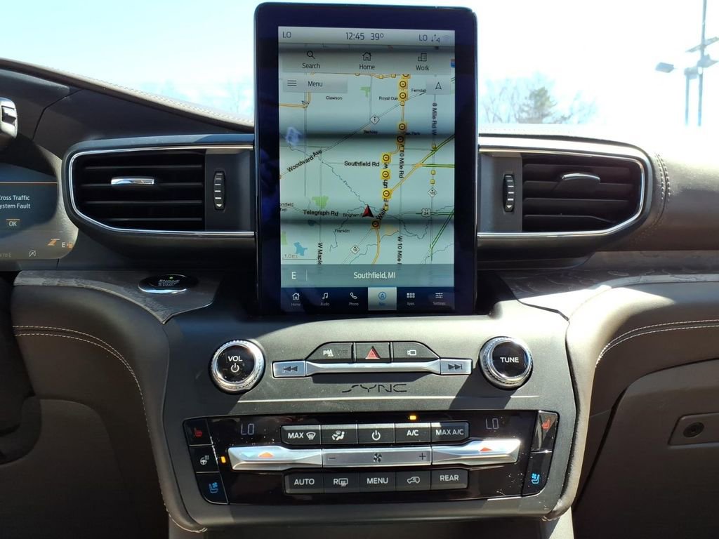 Used 2020 Ford Explorer Platinum w/ Premium Technology Package image 17