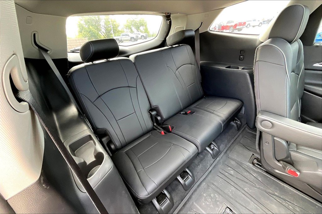 Used 2021 Buick Enclave Avenir w/ Avenir Technology Package AWD/4WD image 7