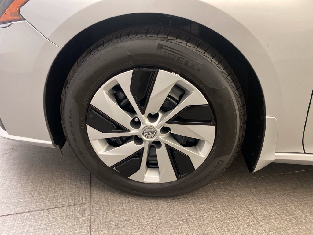 Used 2024 Nissan Altima 2.5 S FWD image 11
