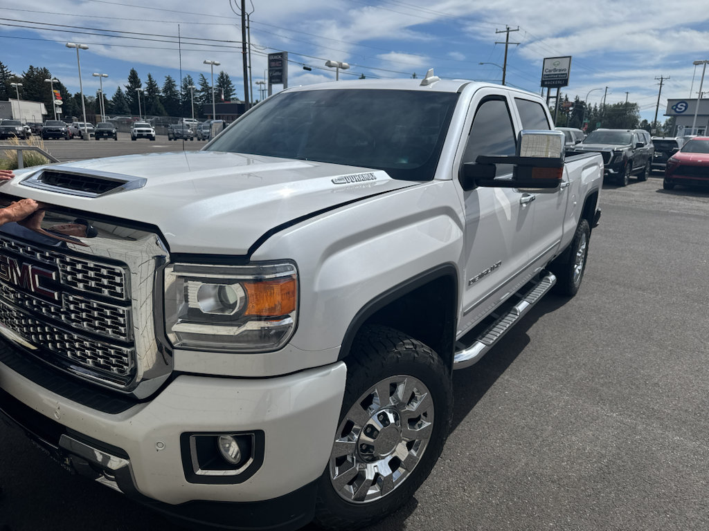 Used 2019 GMC Sierra 2500 Denali w/ Duramax Plus Package AWD/4WD image 1