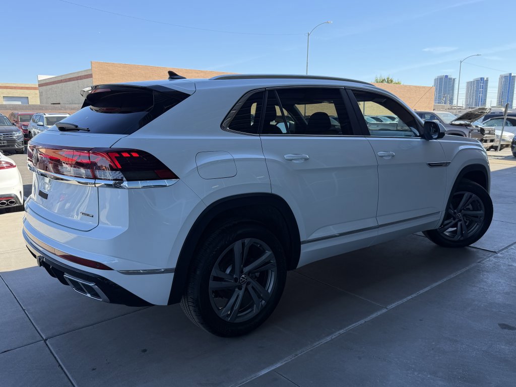 Used 2024 Volkswagen Atlas Cross Sport SEL R-Line image 4