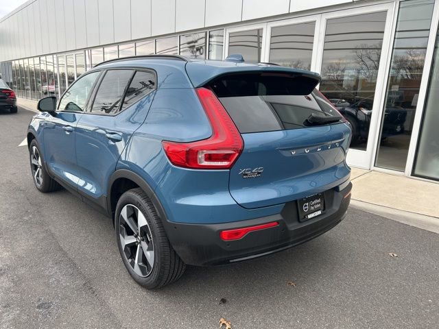 Certified 2025 Volvo XC40 B5 Plus image 3