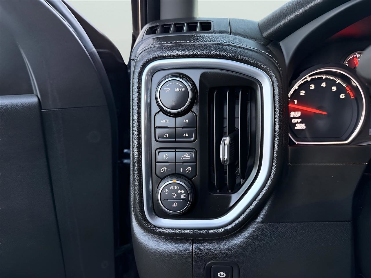 Used 2020 Chevrolet Silverado 1500 LT Trail Boss image 22