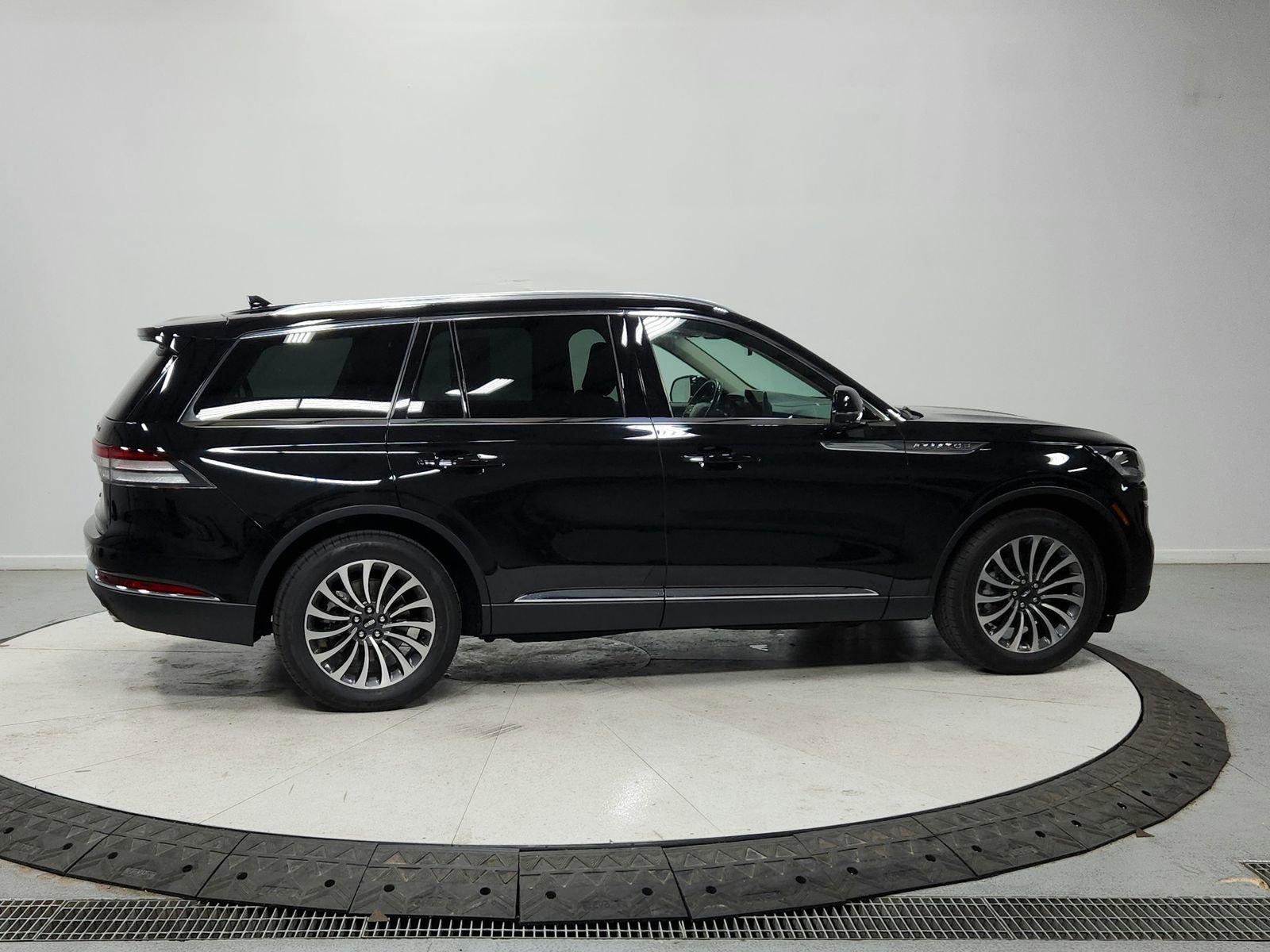 Used 2023 Lincoln Aviator Reserve w/ Elements Package Plus image 8