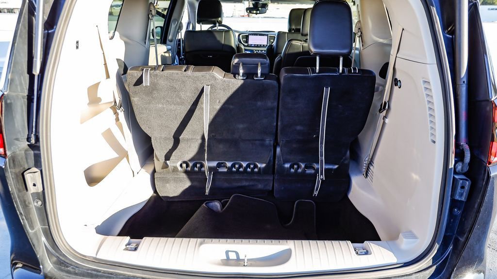 Certified 2024 Chrysler Pacifica Touring-L image 27