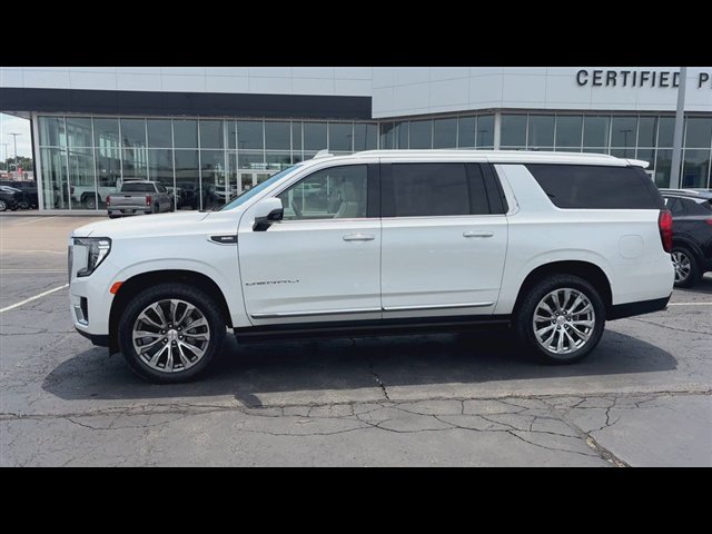Used 2021 GMC Yukon XL Denali w/ Denali Premium Package AWD/4WD image 5