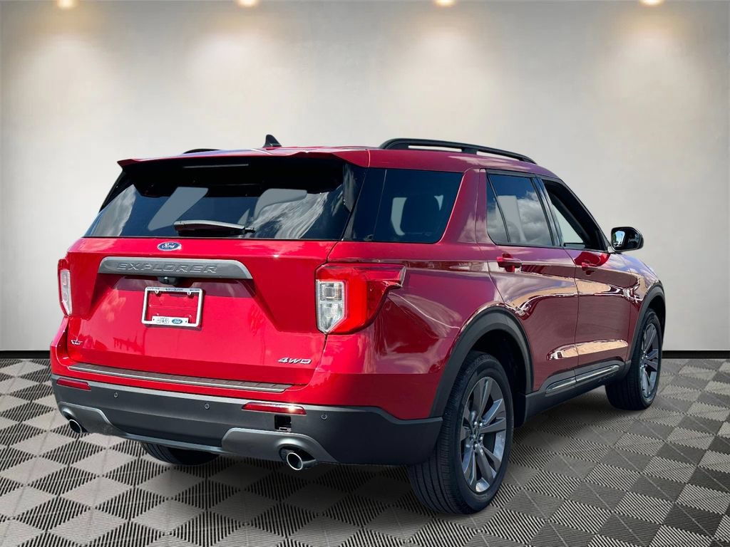 Used 2023 Ford Explorer XLT w/ Equipment Group 202A AWD/4WD image 4