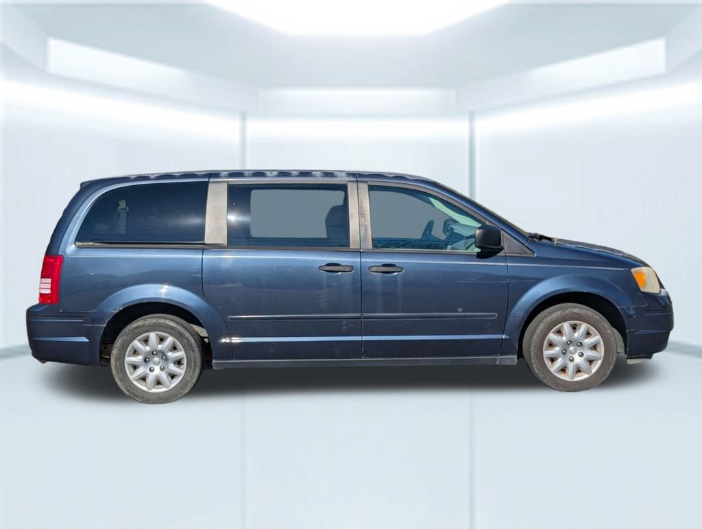 Used 2008 Chrysler Town & Country LX image 8