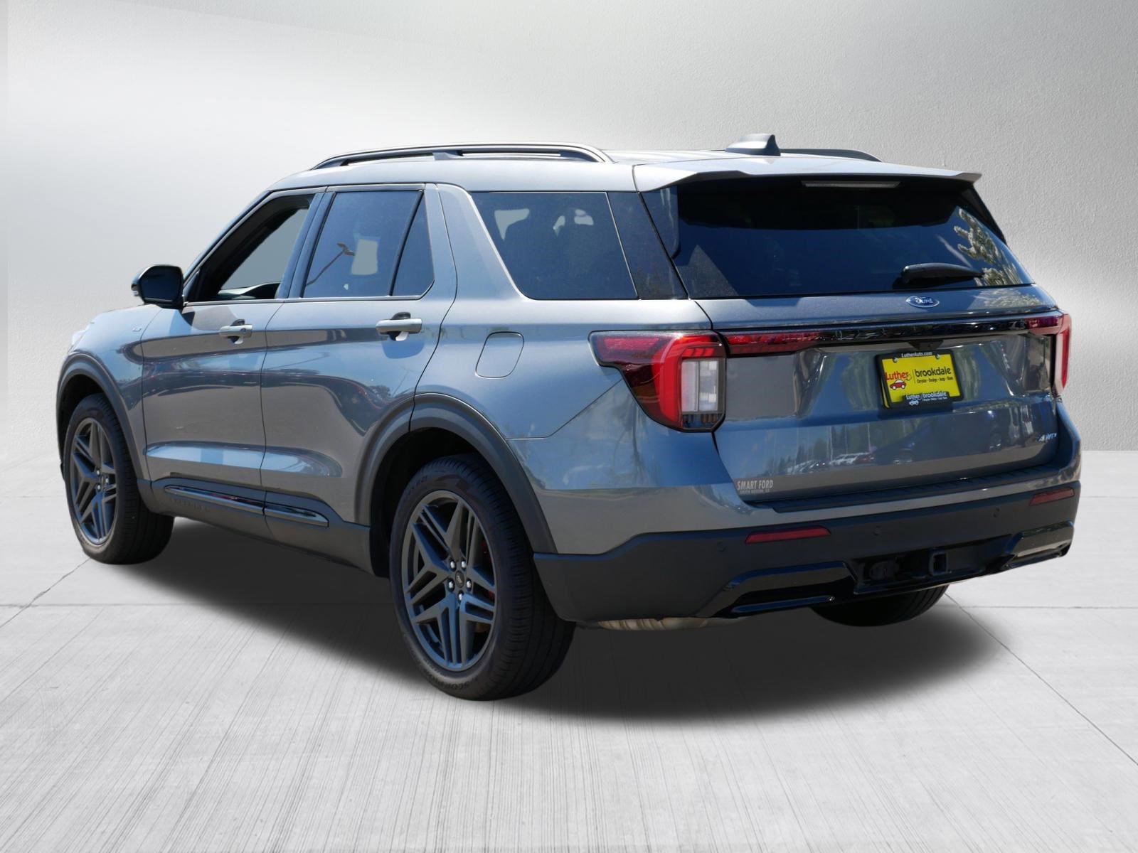 Used 2025 Ford Explorer ST-Line w/ ST-Line Street Pack AWD/4WD image 5
