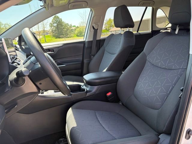 Used 2025 Toyota RAV4 XLE image 9