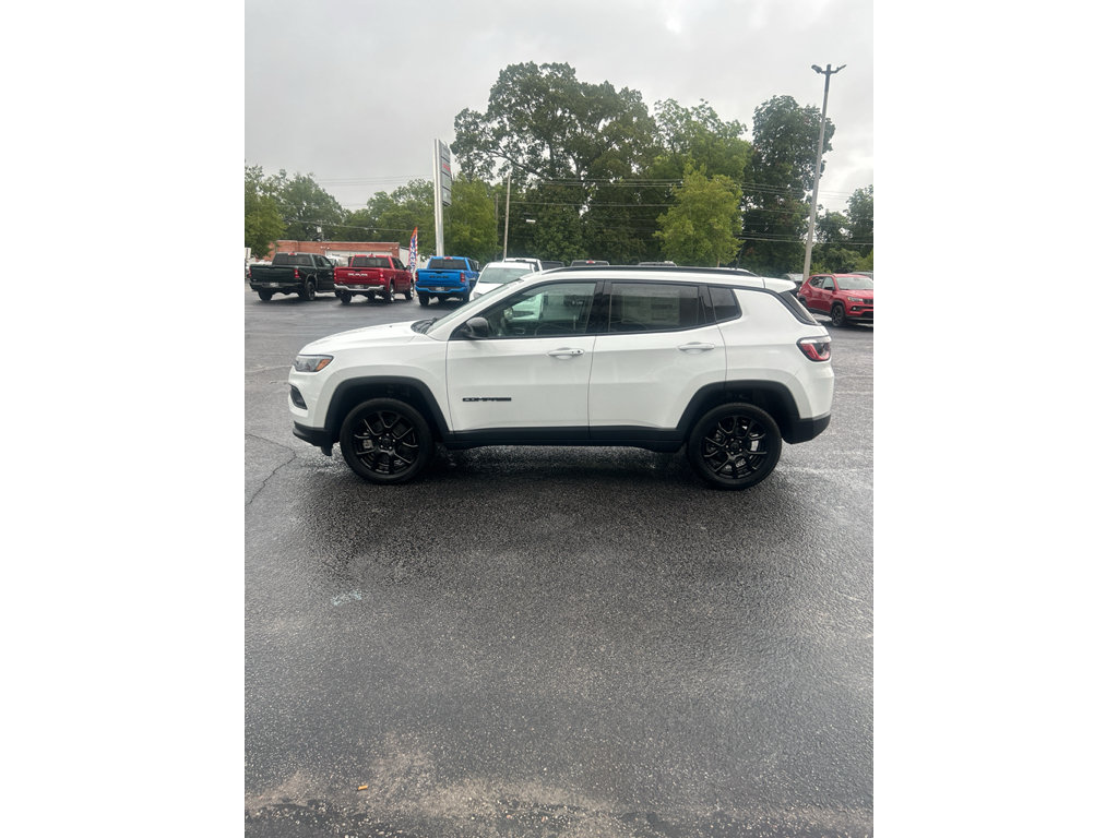 New 2026 Jeep Compass Latitude AWD/4WD image 4