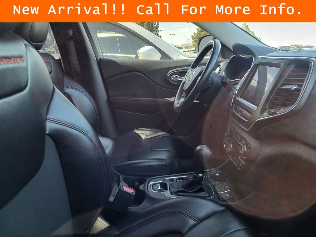 Used 2019 Jeep Cherokee Trailhawk w/ Cold Weather Group AWD/4WD image 10