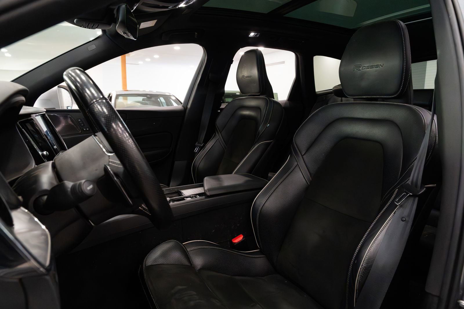 Used 2019 Volvo XC60 T8 R-Design AWD/4WD image 7