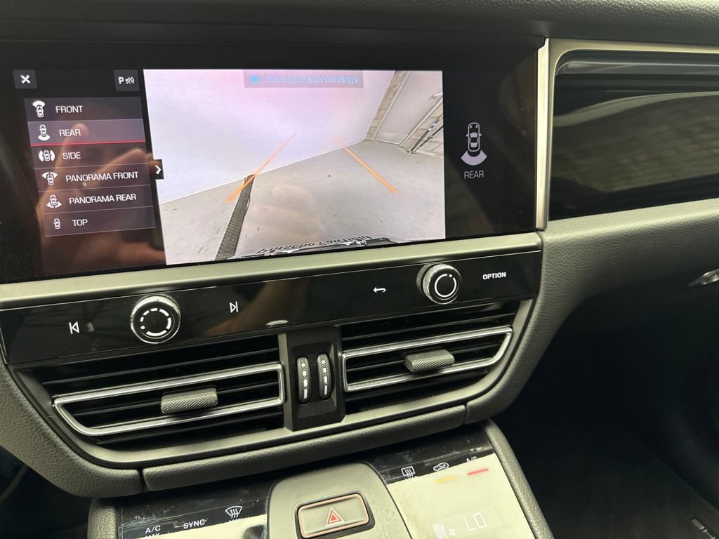 Certified 2024 Porsche Macan AWD/4WD image 39