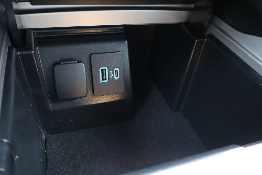 Used 2023 Ford Explorer XLT w/ Equipment Group 202A image 23