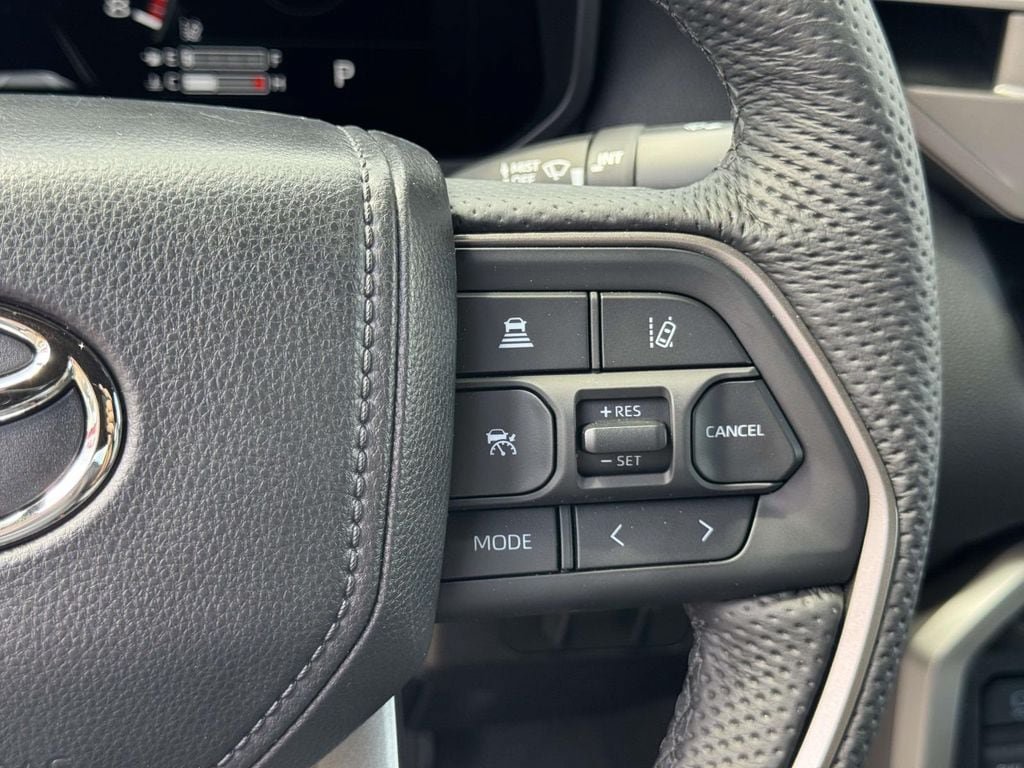 Used 2026 Toyota Tundra Limited AWD/4WD image 12
