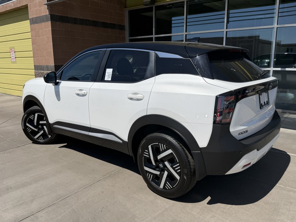 Used 2025 Nissan Kicks SV FWD image 5