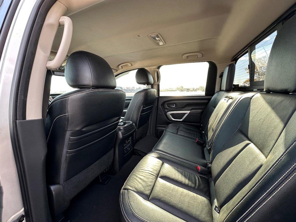 Used 2016 Nissan Titan PRO-4X w/ Pro-4x Convenience Package AWD/4WD image 12