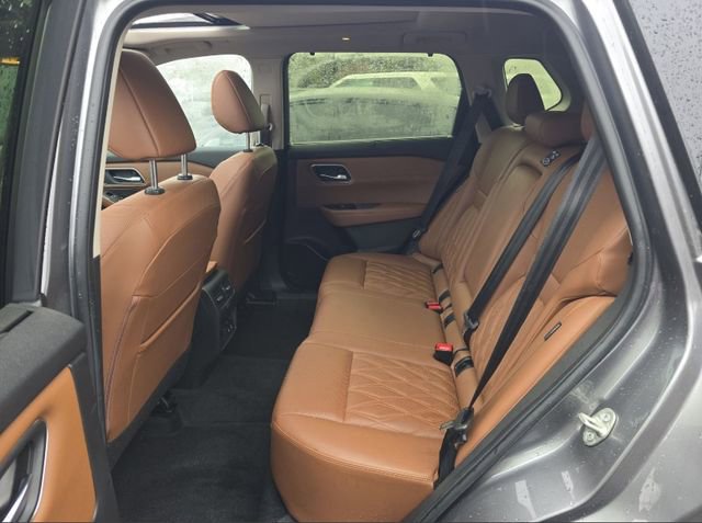 Used 2025 Nissan Rogue Platinum w/ Platinum Premium Package image 7