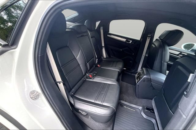Used 2023 Porsche Cayenne Platinum Edition AWD/4WD image 29