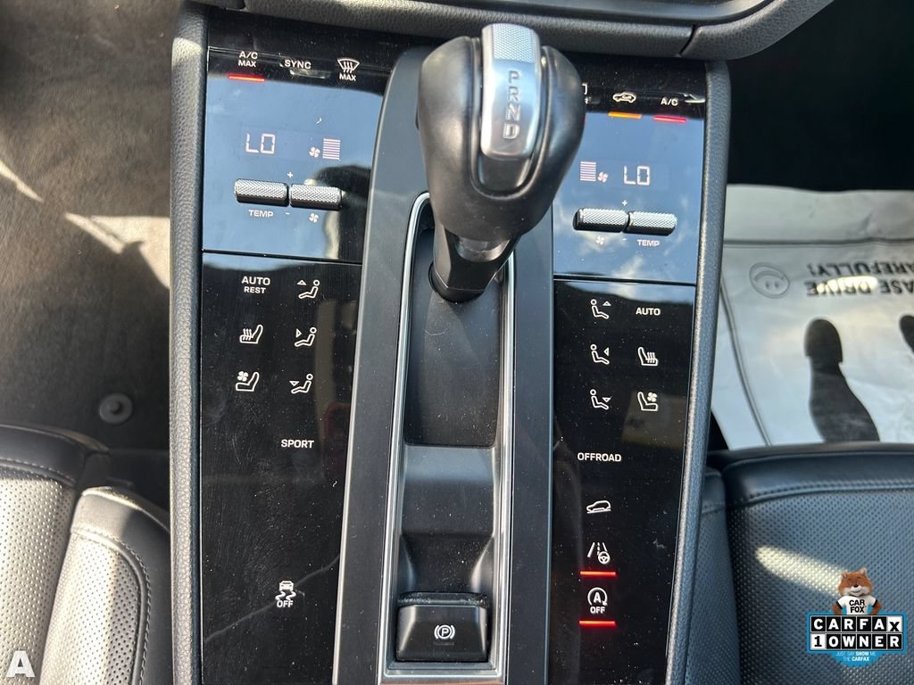 Used 2024 Porsche Macan AWD/4WD image 26