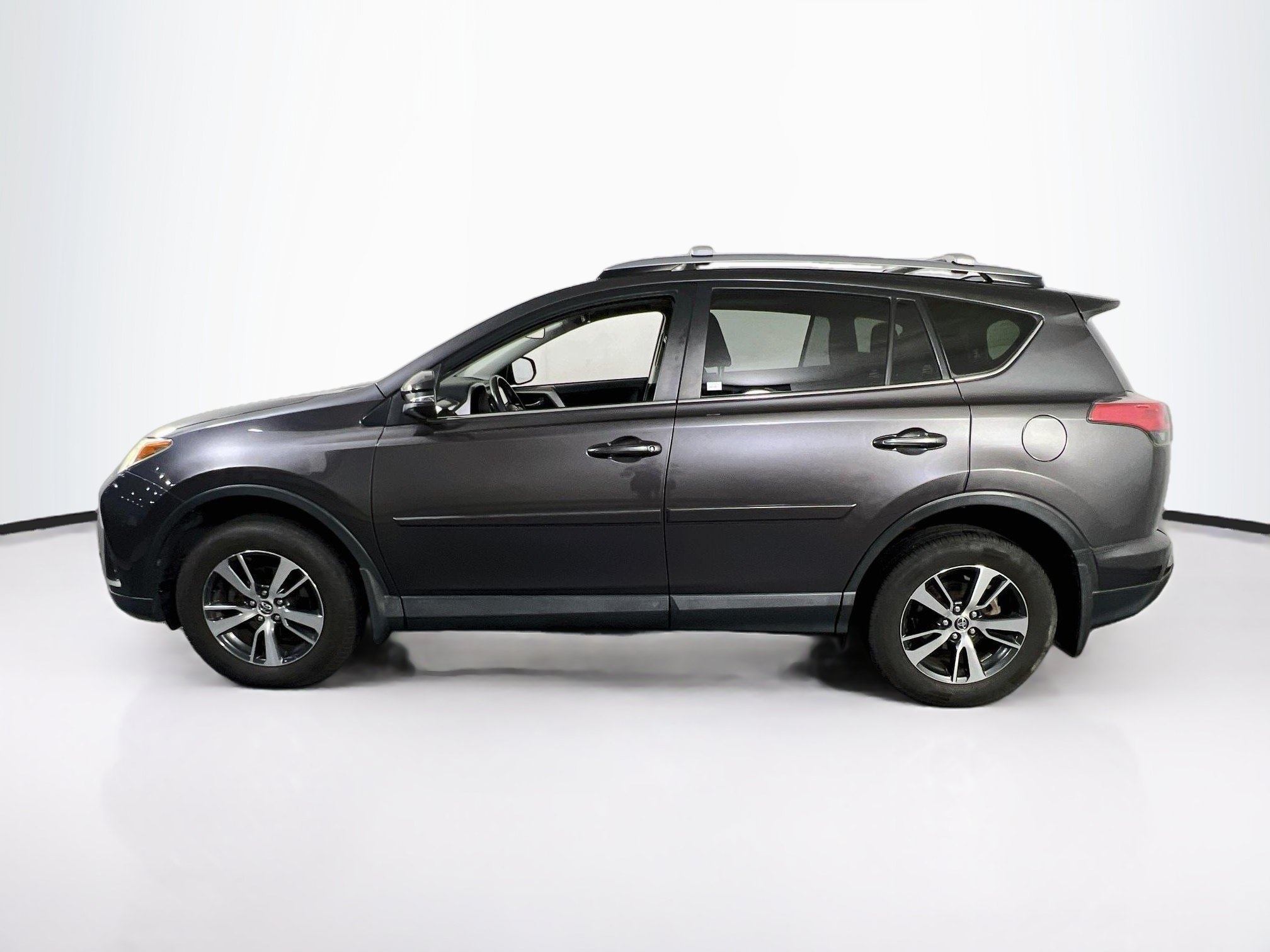 Used 2018 Toyota RAV4 XLE w/ Plus Extra Value Package AWD/4WD image 8