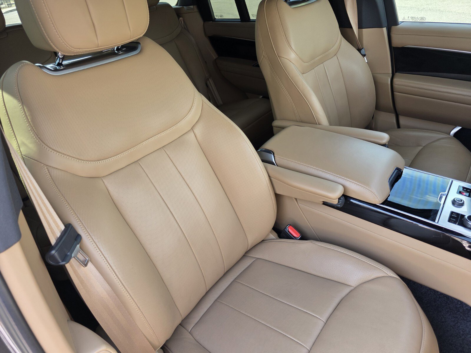 Certified 2023 Land Rover Range Rover SE image 22