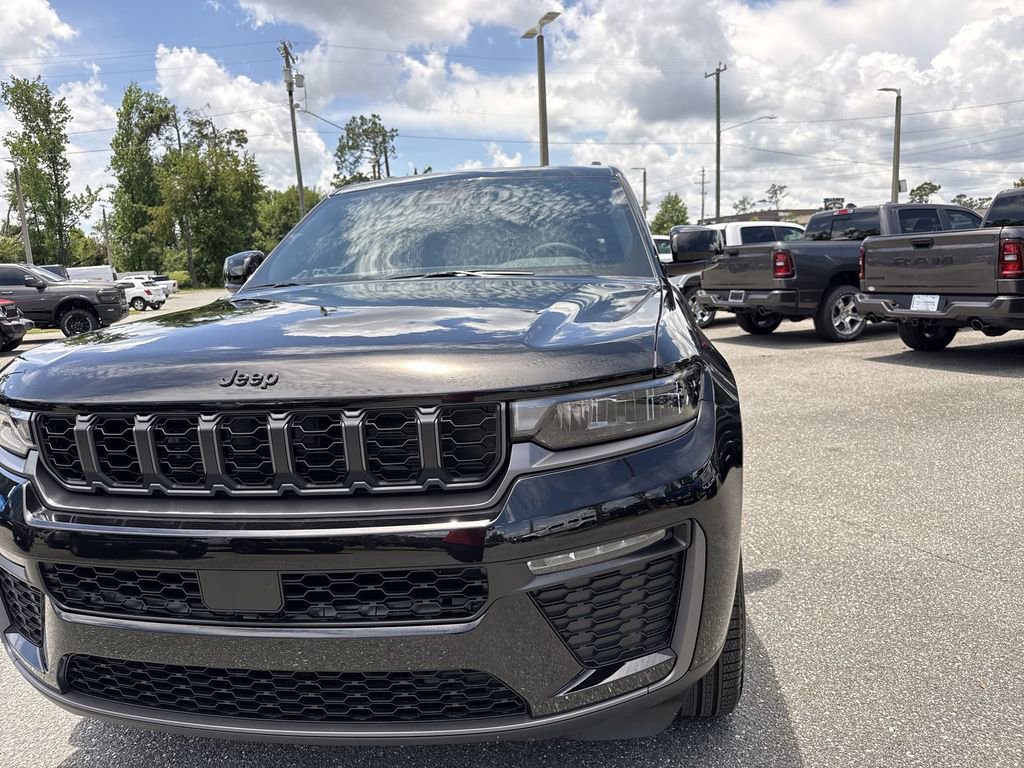 New 2026 Jeep Grand Cherokee L Limited w/ Limited Altitude Package AWD/4WD image 9