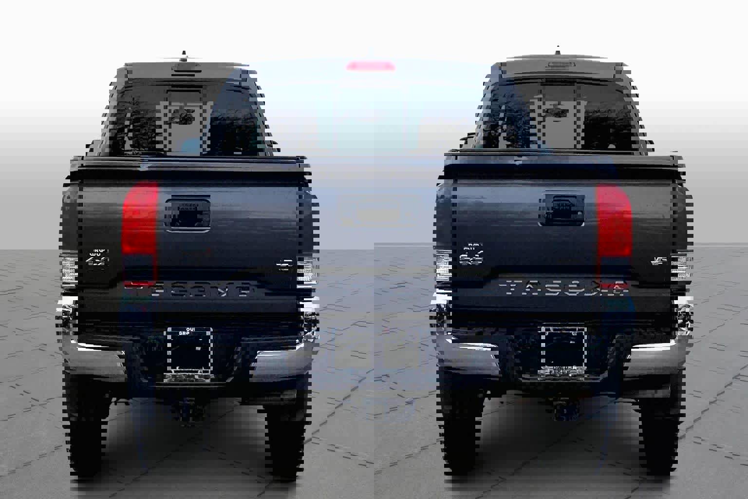 Used 2016 Toyota Tacoma SR5 w/ SR5 Appearance Package (SN) image 5