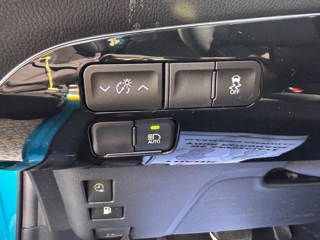 Used 2022 Toyota Prius Prime LE image 13