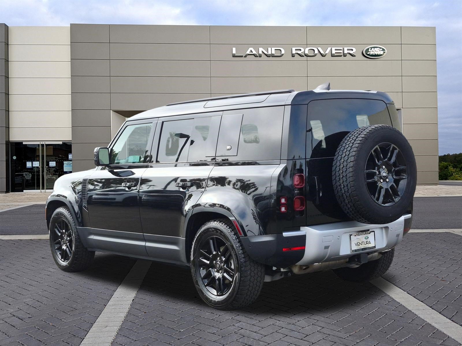Certified 2024 Land Rover Defender 110 S AWD/4WD image 7