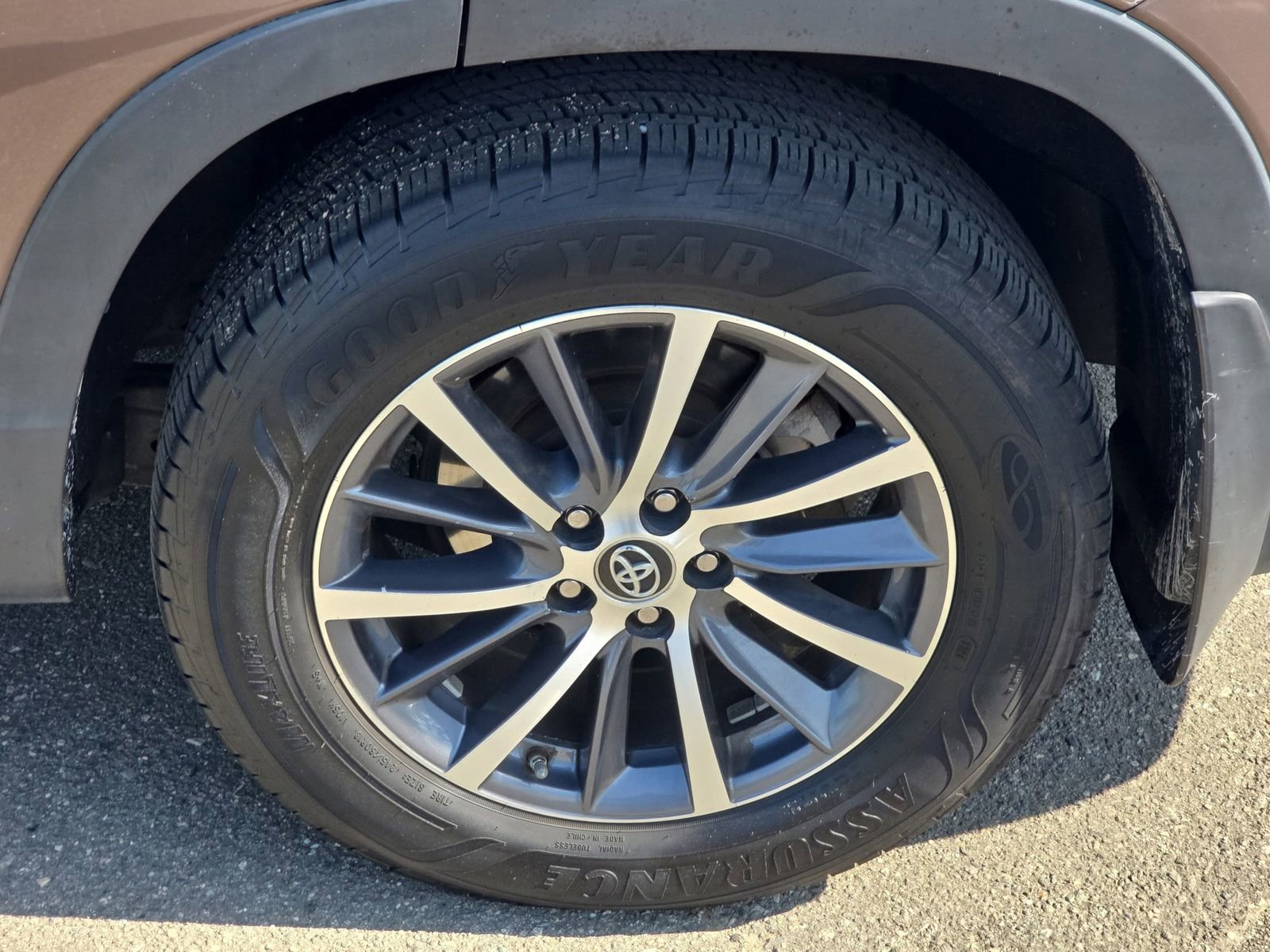 Used 2017 Toyota Highlander XLE image 42