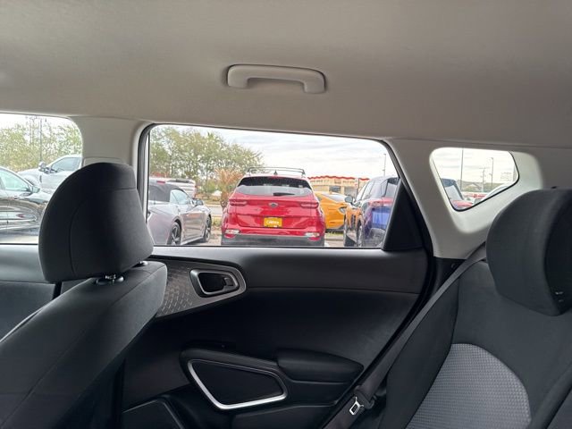 Used 2025 Kia Soul LX w/ LX Technology Package image 21