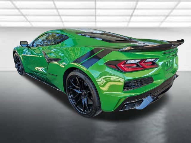 New 2027 Chevrolet Corvette Grand Sport w/ Z52 Sport Performance Package RWD image 2