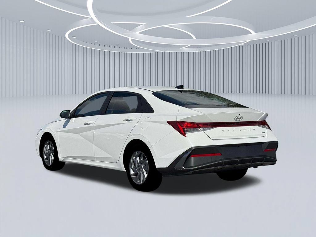 New 2026 Hyundai Elantra Hybrid FWD image 5