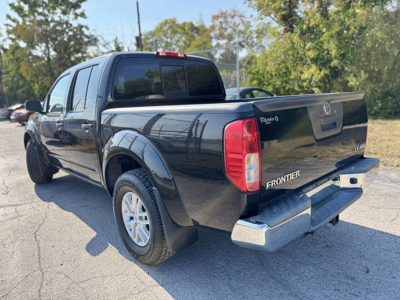 Used 2017 Nissan Frontier SV image 3