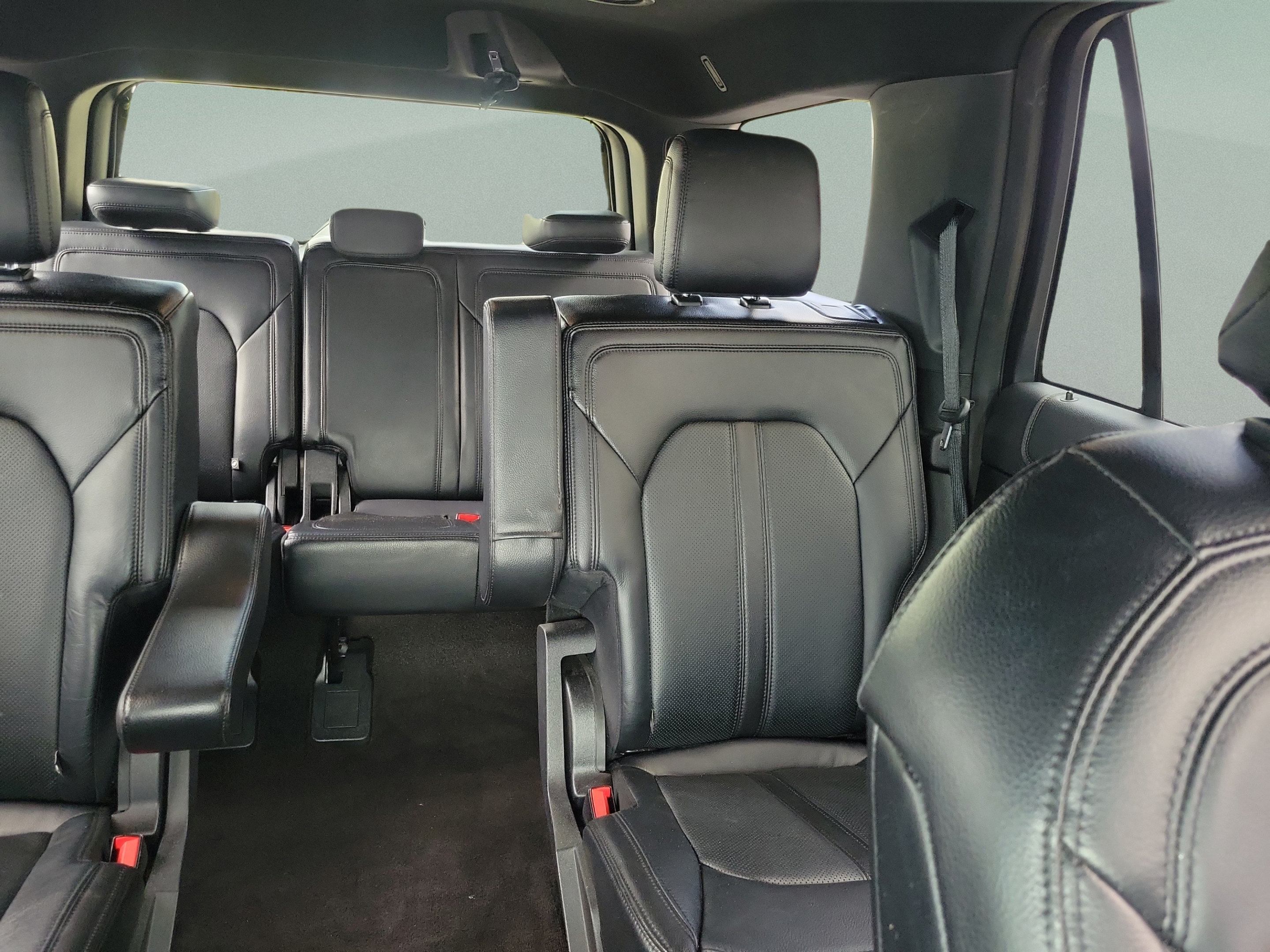 Used 2020 Ford Expedition Limited w/ Equipment Group 302A RWD image 10