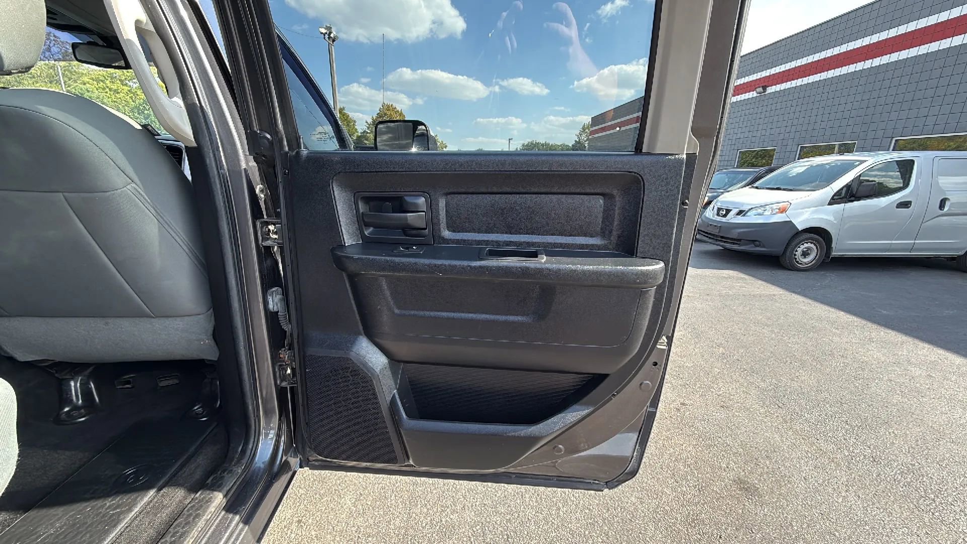 Used 2014 RAM 2500 Tradesman w/ Popular Equipment Group image 15