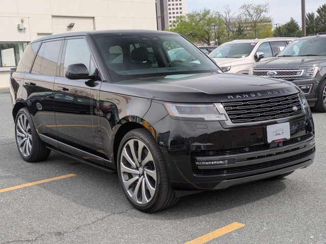 Used 2025 Land Rover Range Rover SE image 3