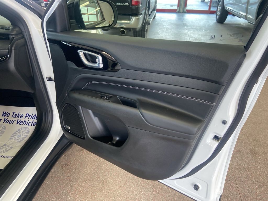 Used 2023 Jeep Compass Altitude w/ Sun and Sound Group image 20