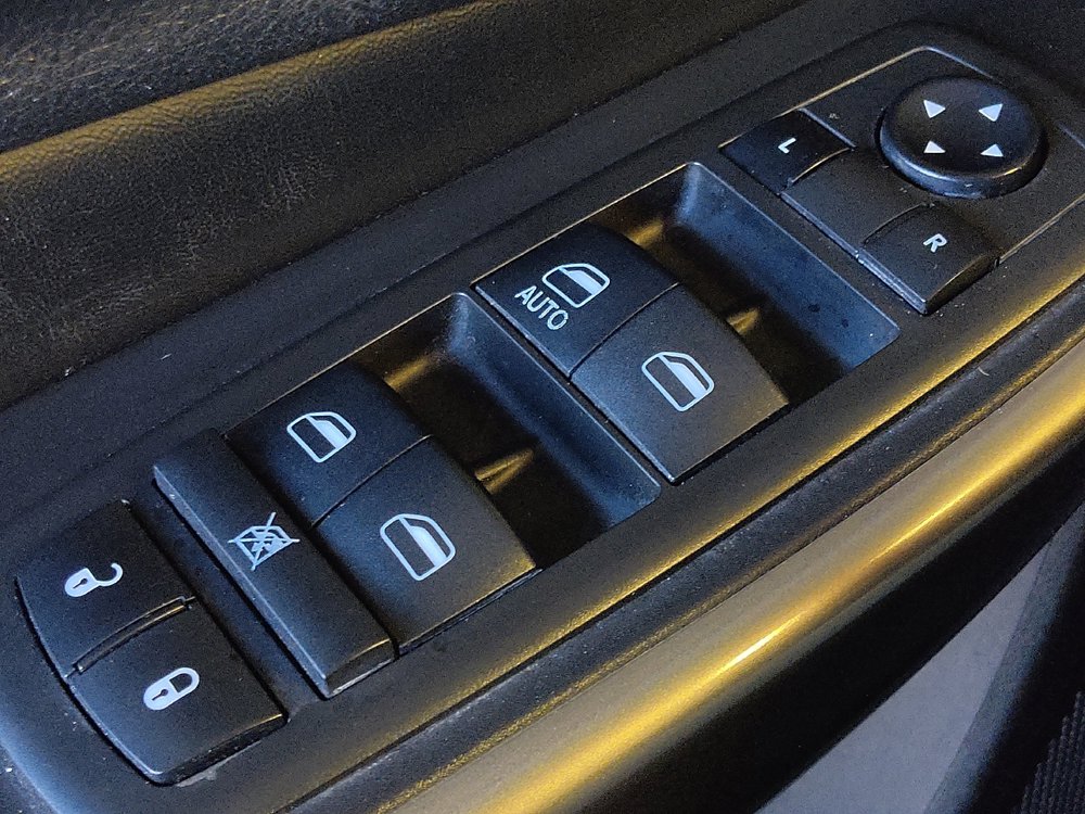 Used 2019 Jeep Cherokee Latitude w/ Popular Appearance Group FWD image 27