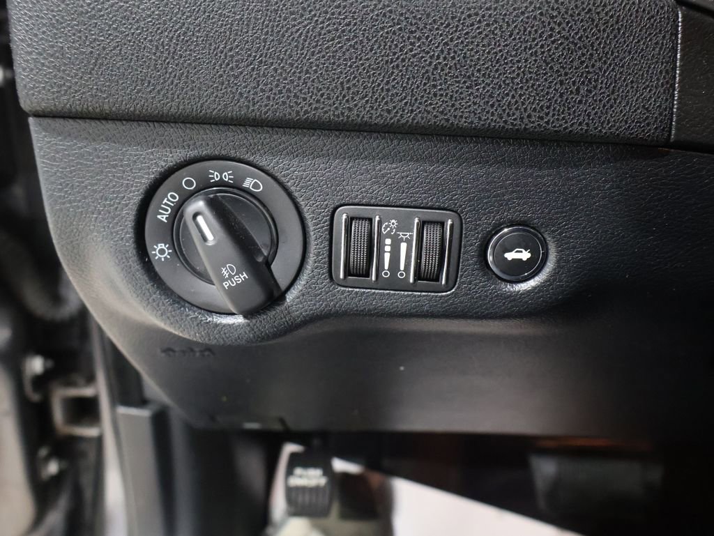 Used 2018 Dodge Charger GT image 30