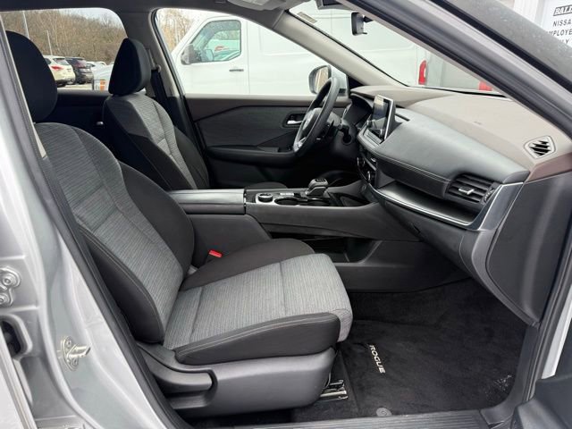 Certified 2023 Nissan Rogue SV image 24