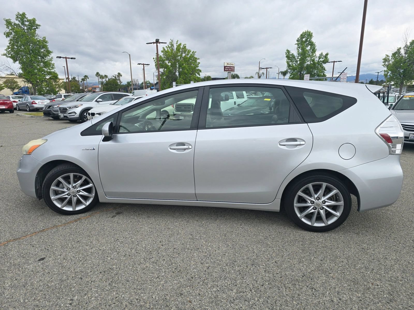 Used 2012 Toyota Prius V Five FWD image 8