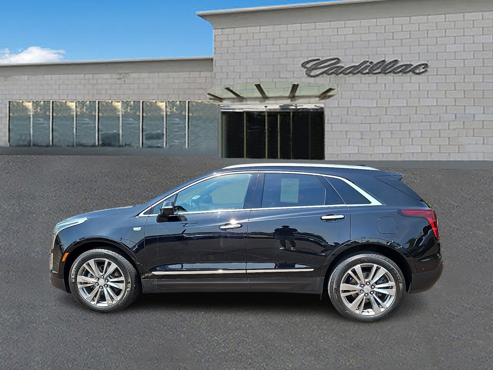 Used 2022 Cadillac XT5 Premium Luxury w/ Technology Package AWD/4WD image 7